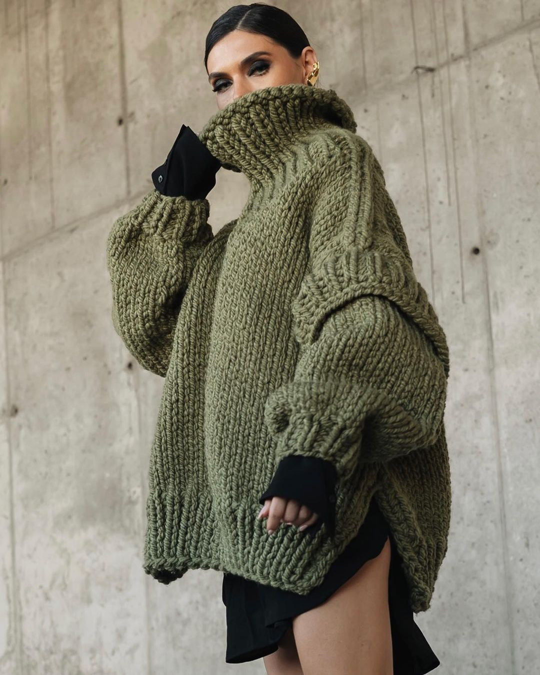 Women’s Pullover Sweatshirt – Wool Chunky Knit – Oversized Fit – Turtleneck – Ribbed Cuffs