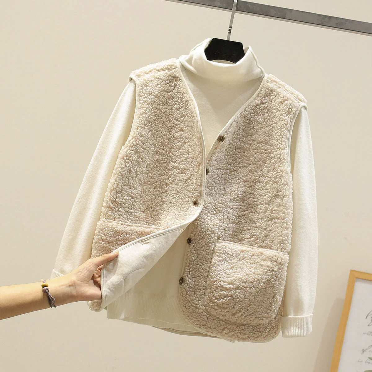 Women’s Vest – Relaxed Fit – Plush Sherpa Texture – V-Neck – Button Front – Patch Pockets