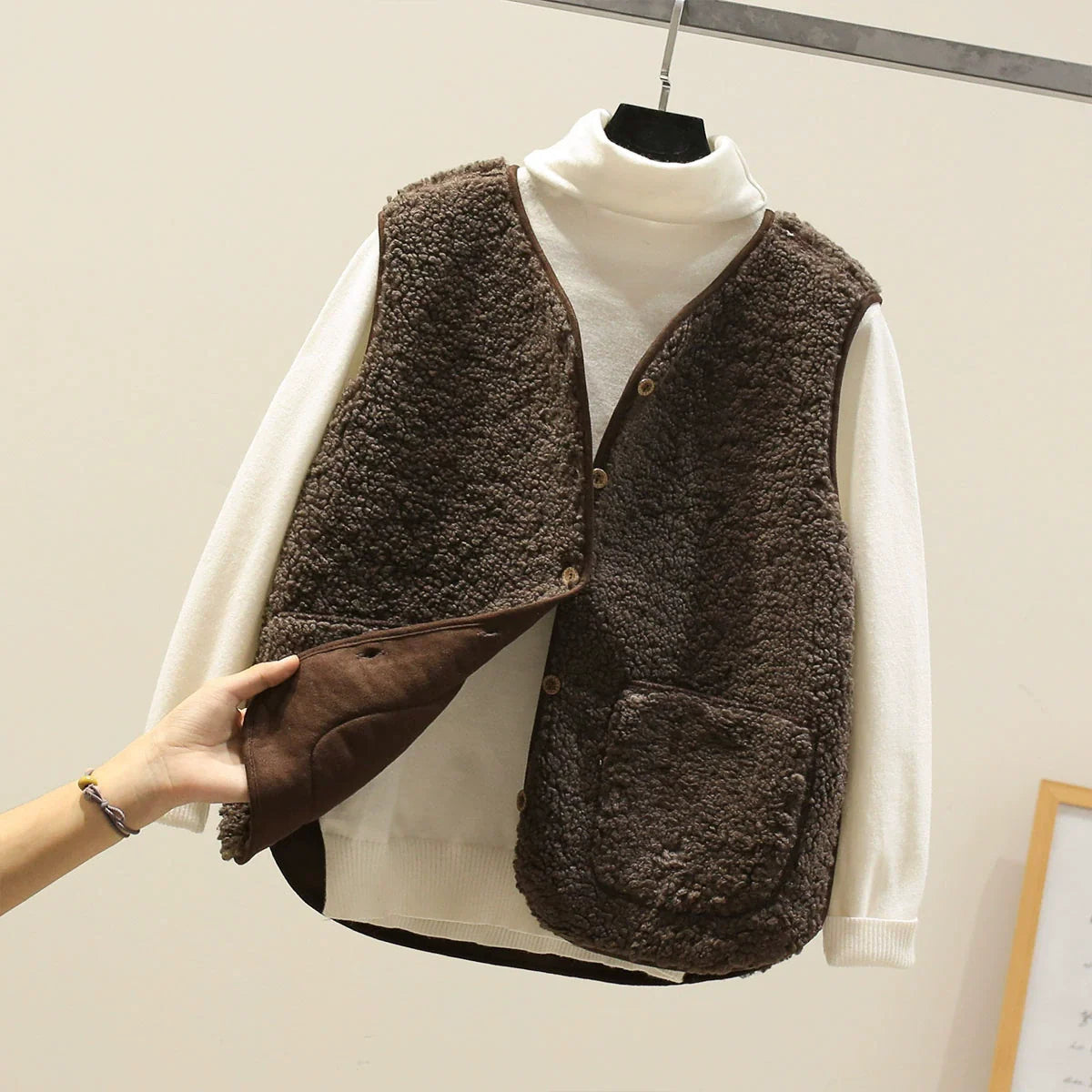 Women’s Vest – Relaxed Fit – Plush Sherpa Texture – V-Neck – Button Front – Patch Pockets