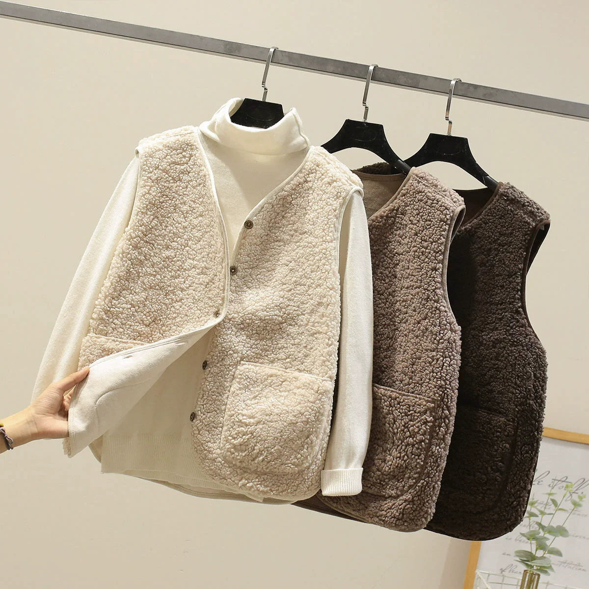 Women’s Vest – Relaxed Fit – Plush Sherpa Texture – V-Neck – Button Front – Patch Pockets