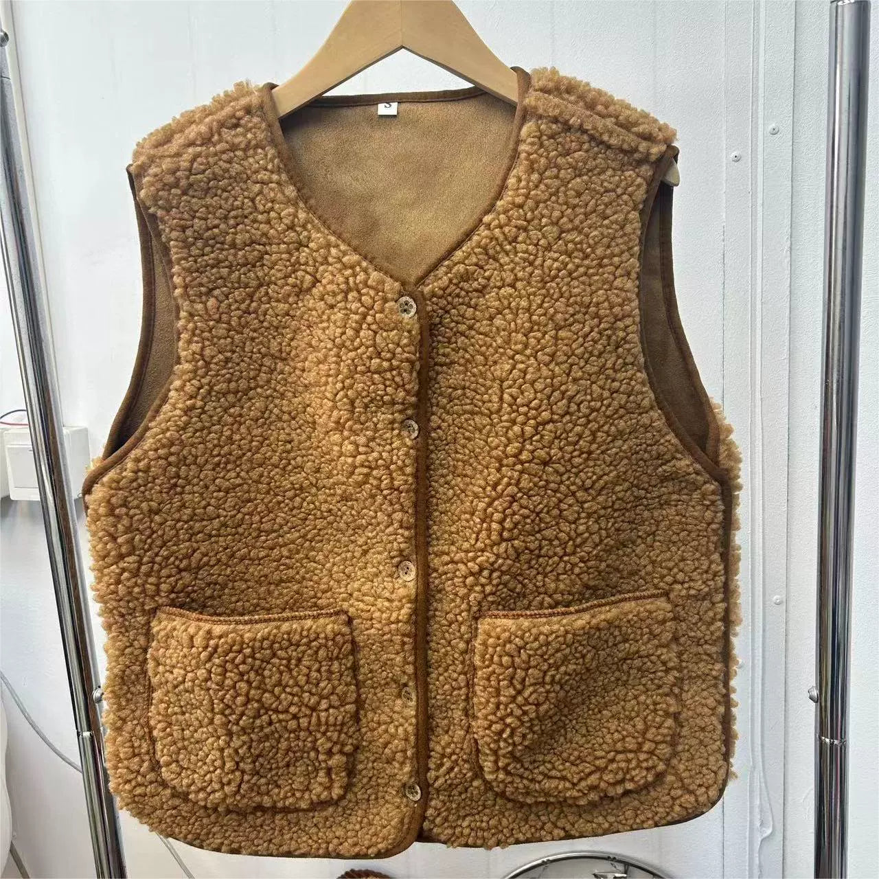 Women’s Vest – Relaxed Fit – Plush Sherpa Texture – V-Neck – Button Front – Patch Pockets
