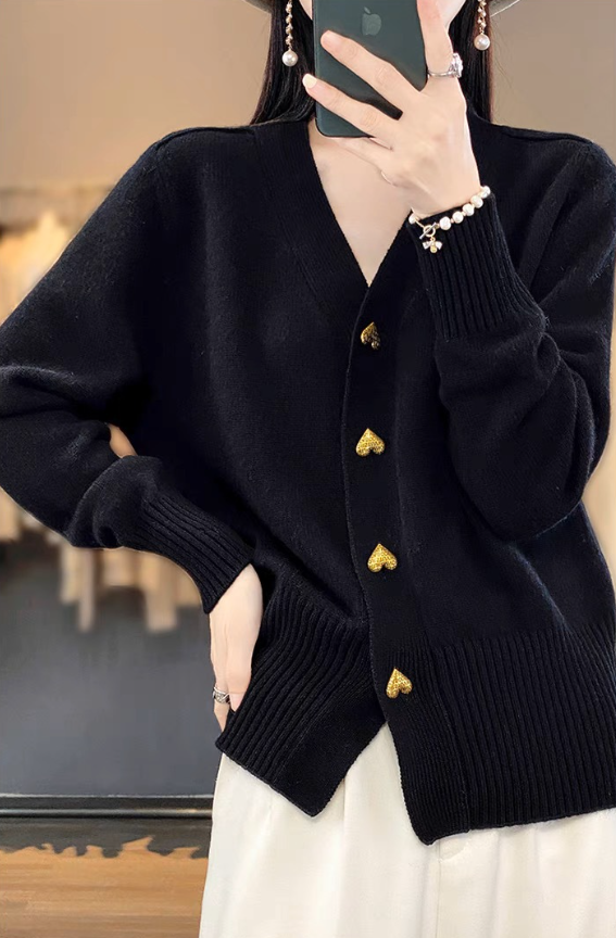Delphine Cardigan | Cozy Knit Cardigan with Heart Buttons