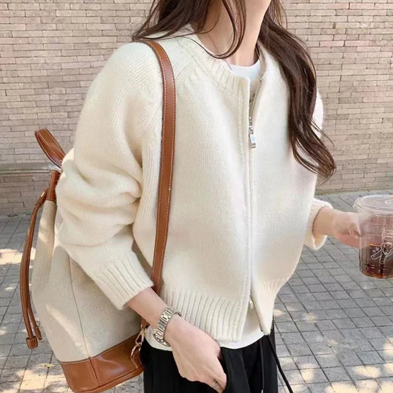 Women’s Cropped Cardigan – Wool – Relaxed Fit – Long Sleeve – Round Neckline