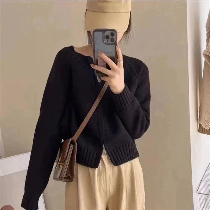 Women’s Cropped Cardigan – Wool – Relaxed Fit – Long Sleeve – Round Neckline