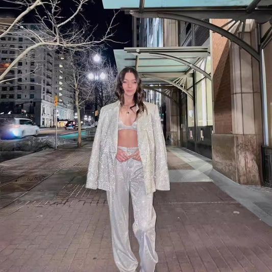 Women’s Silver Suit – Oversized Fit – Shimmer Finish – Notched Lapel – Padded Shoulders