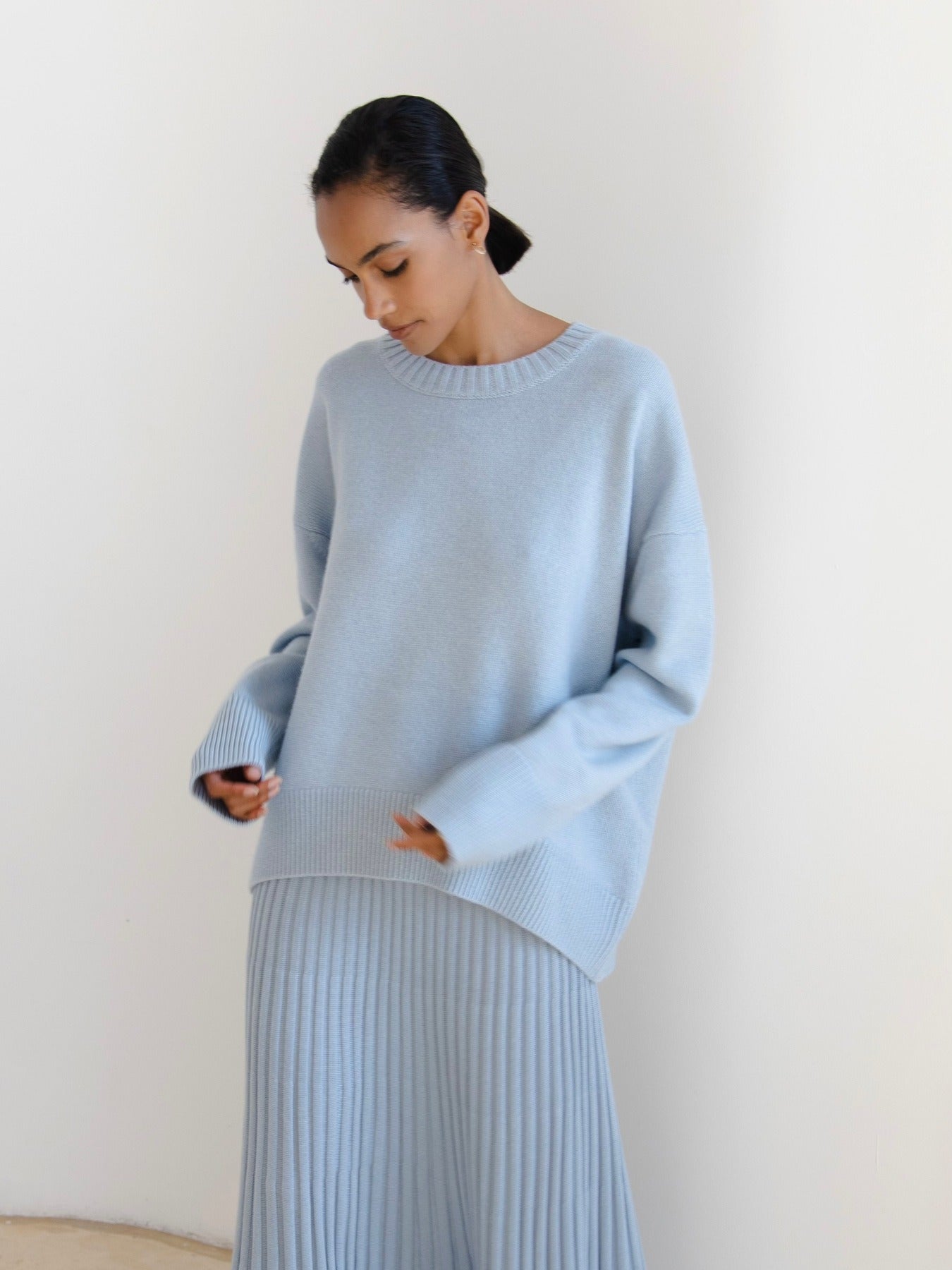 Women’s Sweatshirt – Oversized Relaxed Fit – Knit Fabric – Round Neck – Ribbed Trim
