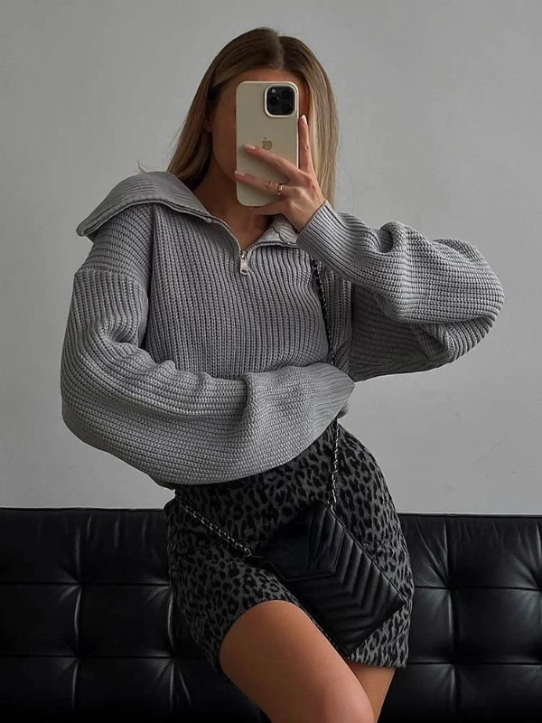 Women’s Sweatshirt – Wool – Relaxed Fit – High Zip Collar – Ribbed Knit Trim