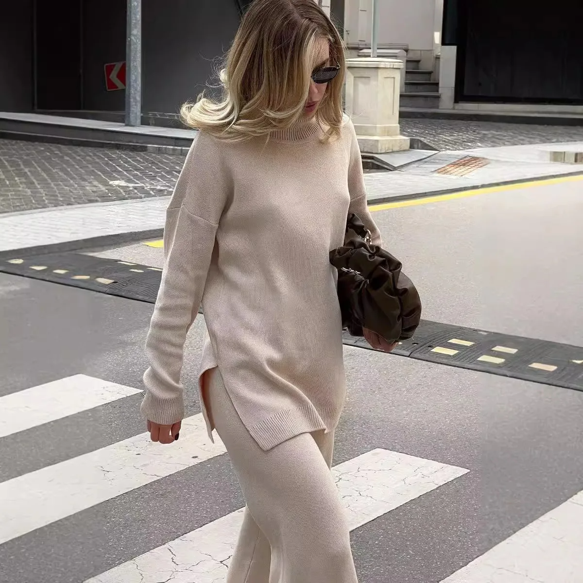Women’s Turtleneck Sweater – Oversized Fit – Ribbed Knit – Casual Everyday Wear